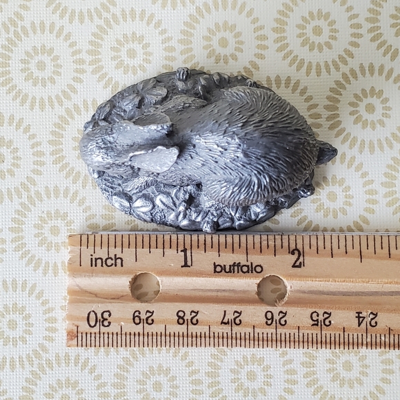 Vintage Pewter Rabbit Figurine Amazing Detail Red Felt & Maker's Mark on Bottom - Picture 7 of 8